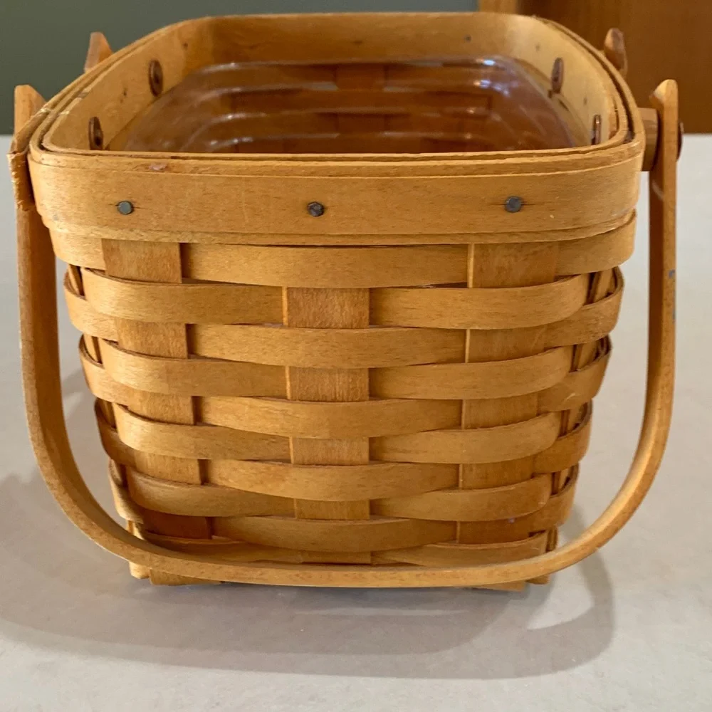 Longaberger Seashell Basket with Protector and Product Card. From 1999.